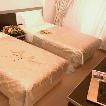 Отель Pearl 3*